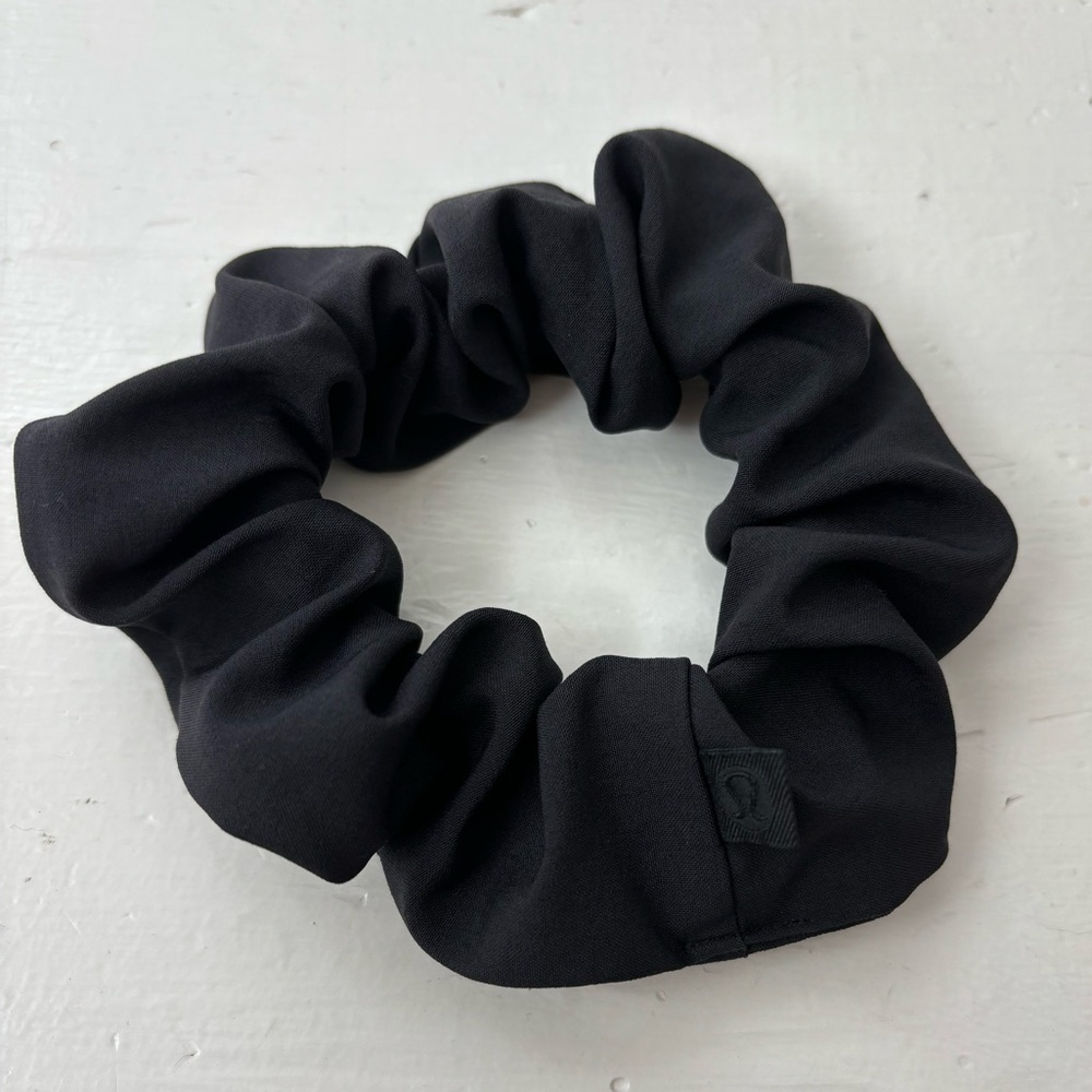 Lululemon Uplifting Black Scrunchie